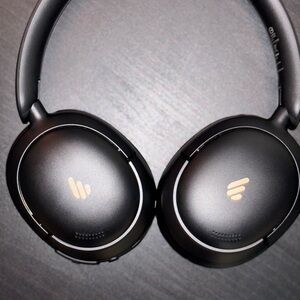 Black Wireless Headphones